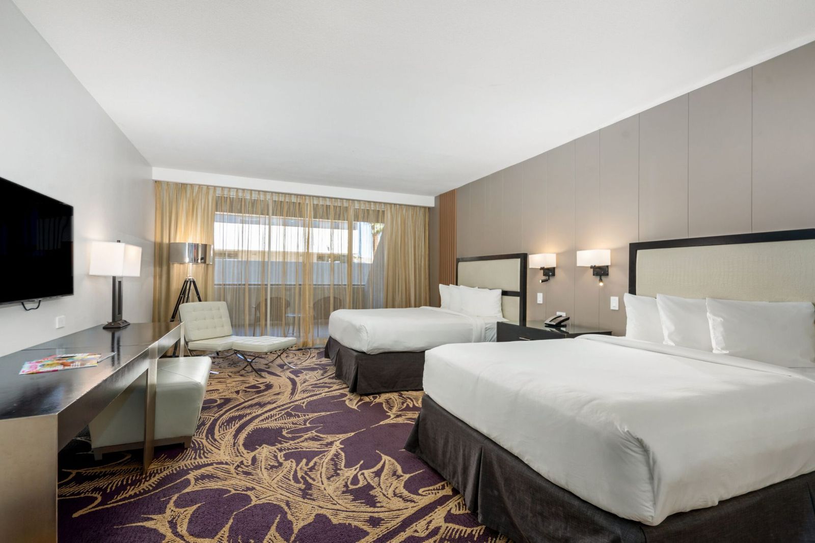 Zoso Two Queens Room
