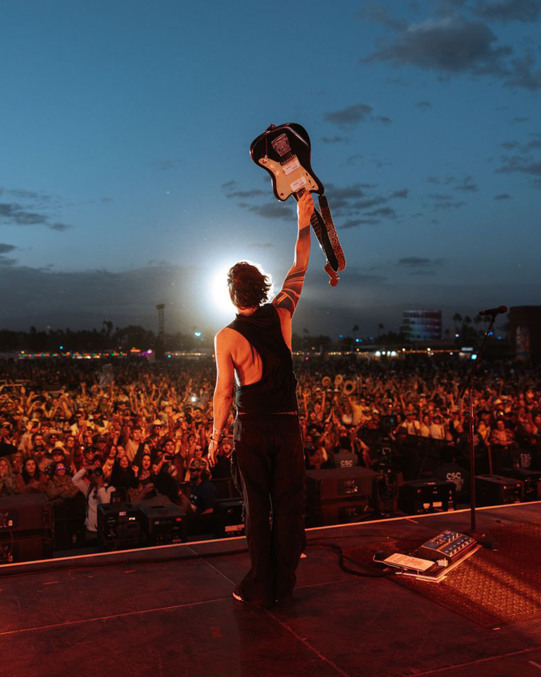 performer looking at crowd