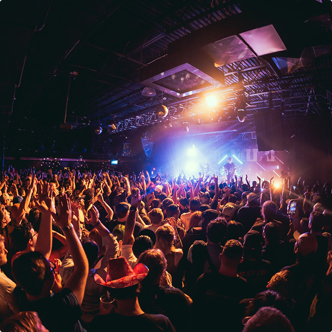 Crowded floor at Starland Ballroom